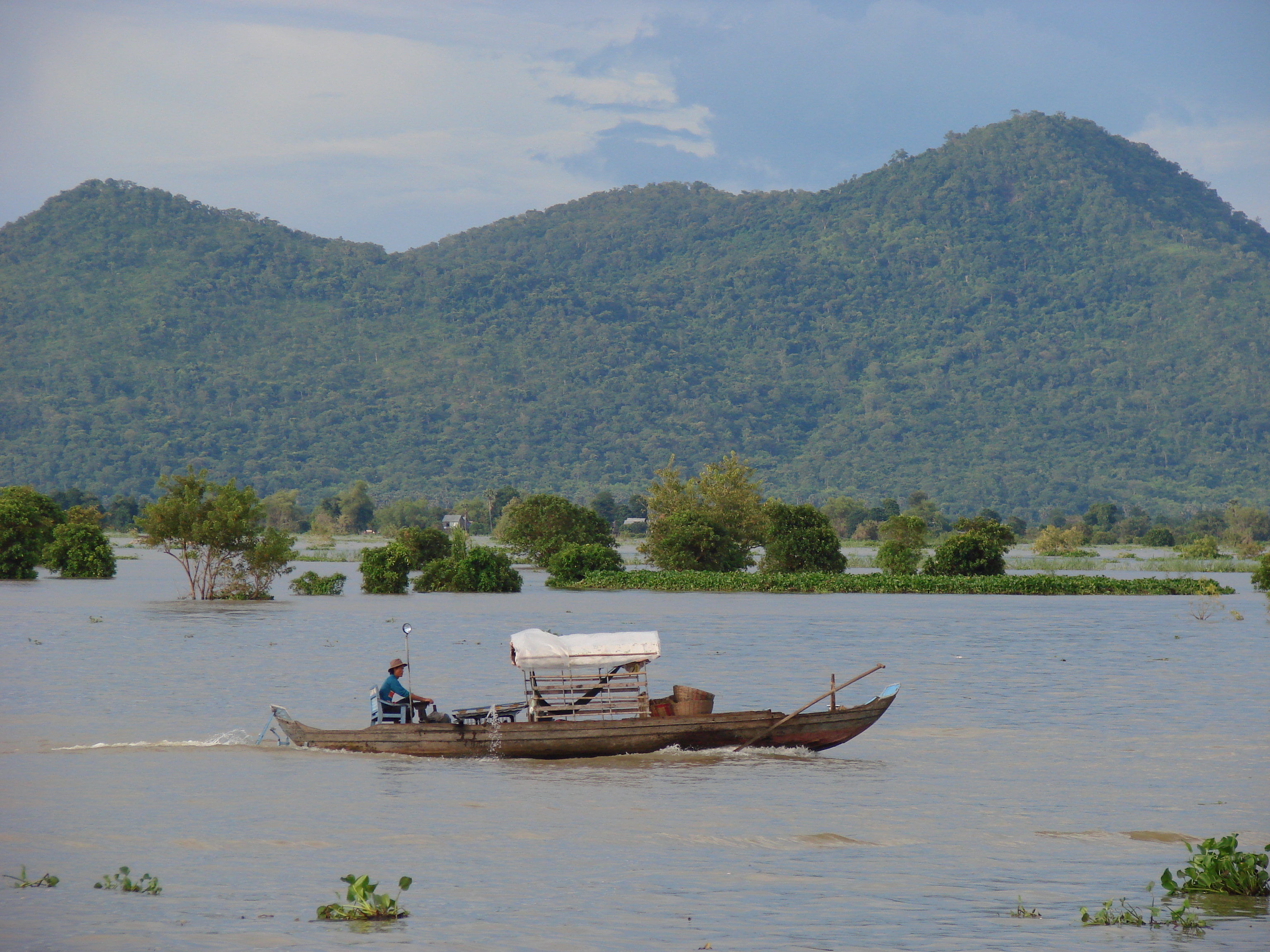 Traditional Wooden Houses of Kampong Chhnang: Homestay Experience