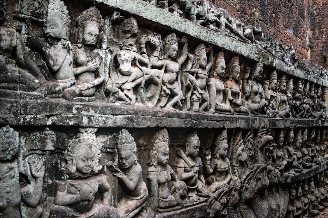 Ultimate Guide to Angkor Wat Photography: Best Spots and Timing